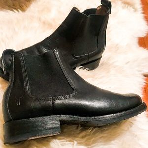 Frye Chelsea boots- black